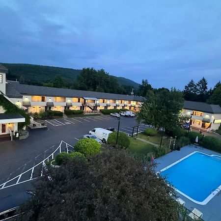 The Black Mountain Inn Братлборо Экстерьер фото