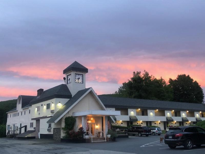 The Black Mountain Inn Братлборо Экстерьер фото