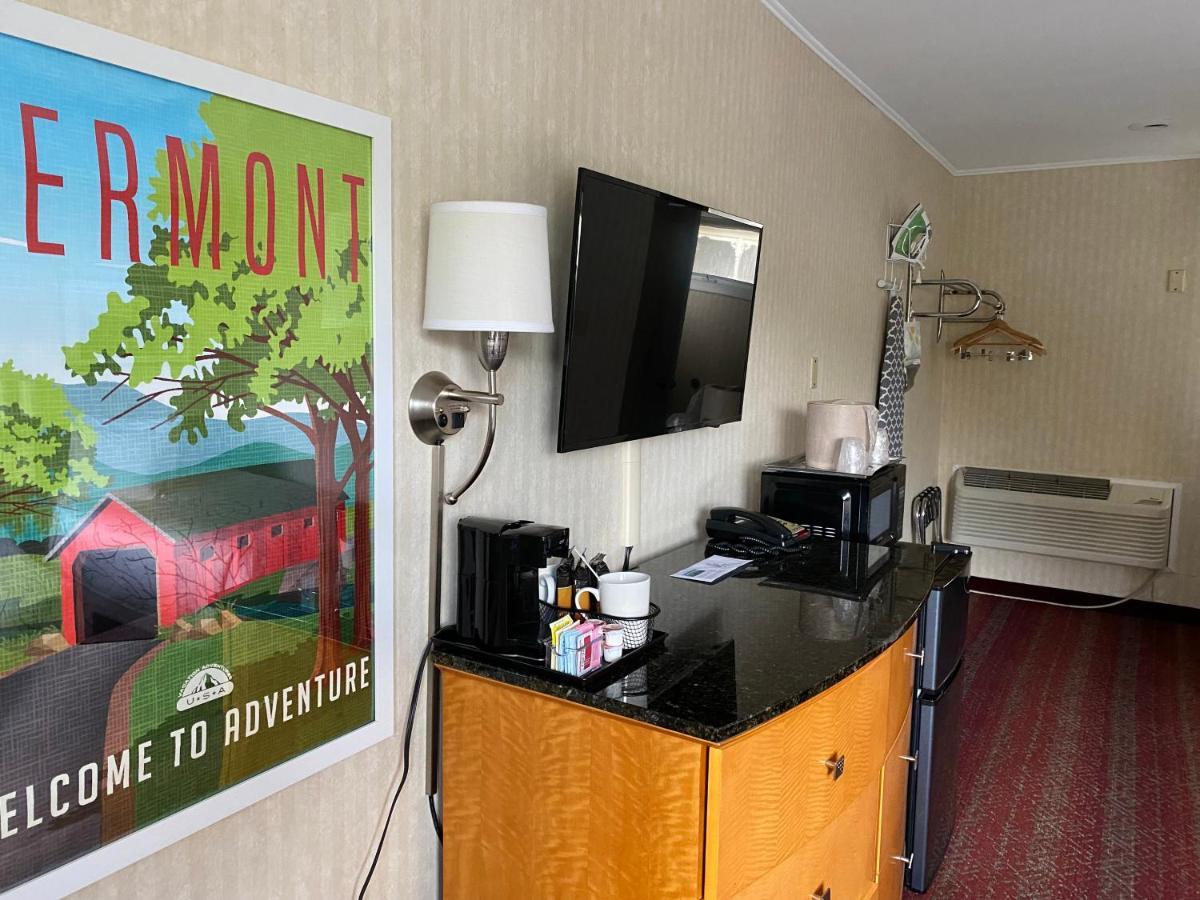 The Black Mountain Inn Братлборо Экстерьер фото